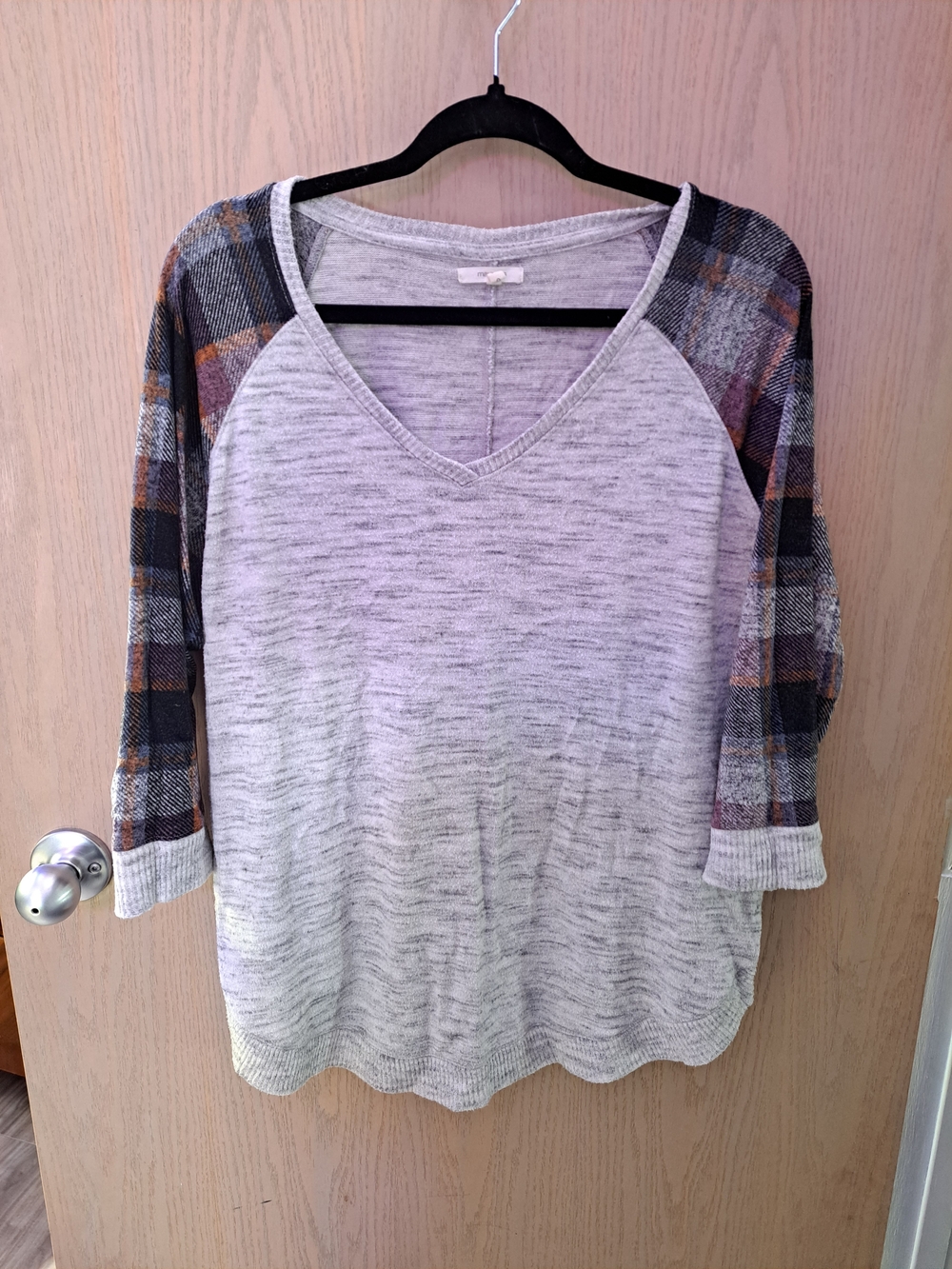 Maurices Light Gray V-Neck Sweatshirt with Plaid Raglan Sleeves